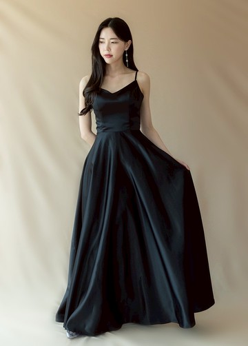 黑色細肩A字傘狀禮服