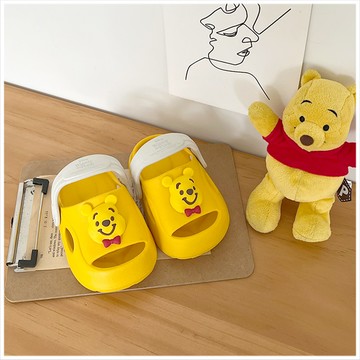 天藍小舖-迪士尼立體大頭系列維尼款速乾兒童布希涼拖鞋-單1款-$490【A27270334】