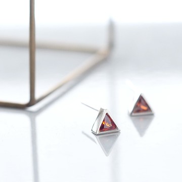 石榴石三角耳針銀925
