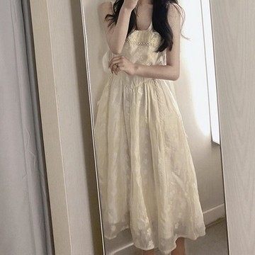 高級設計感仙女吊帶連衣裙2022春裝新款法式初戀甜美顯瘦長裙潮款