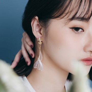 【羽翼-銀雪白】垂墜耳環 | 水晶花飾品 | 新娘飾品 | 交換禮物