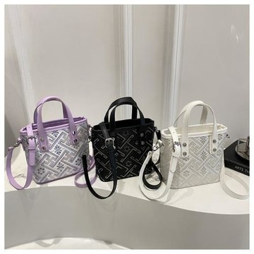 包包女2025爆款斜挎水桶國風女包手提百搭小眾手提單肩包小香風