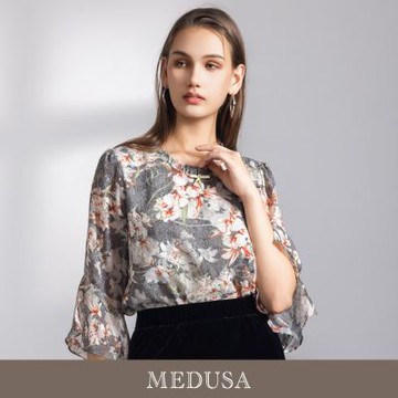 現貨【MEDUSA 曼度莎】典雅喇叭袖花卉雪紡上衣（M-2L）｜雪紡上衣 印花上衣 上班穿搭