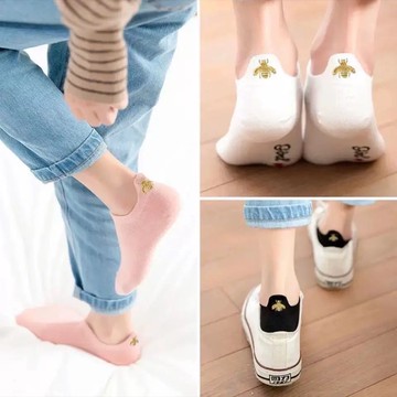 襪子🔥現貨秒發A121🔥小蜜蜂繡女短襪新款韓版學院風日系可愛淺口學生 船襪 短襪 襪