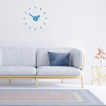 V1M藍免打孔掛鐘，即剝即貼，依照圖案安裝 48-60 公分。