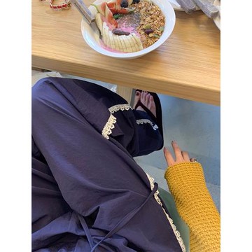 落落狷介薄款松緊腰蕾絲拼接褲子