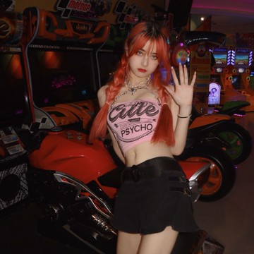 芭比辣妹粉色露臍印花短款鏈條抹胸背心吊帶上衣【6天內發貨】