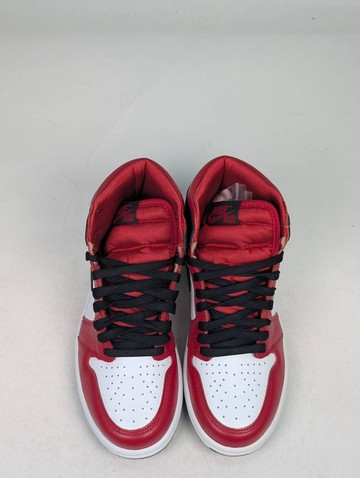 微瑕疵-左右腳中底色差右腳後跟結晶體 CD0461-601 W6 WMNS Air Jordan 1 High OG ‘Satin Red’