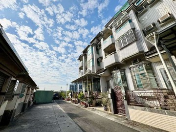 仁武霞海透天花園別墅#人車分道#榮總商圈#碧湖城堡｜高雄市仁武區後港巷