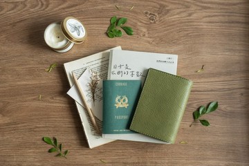 草綠 自然摔軟簡約護照夾丨記事本 筆記本丨出國旅行實用小物