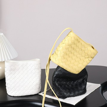 時尚羊皮包包女2025新款真皮女包編織包簡約百搭小包包單肩斜挎包 鑫弘-素時衣櫥