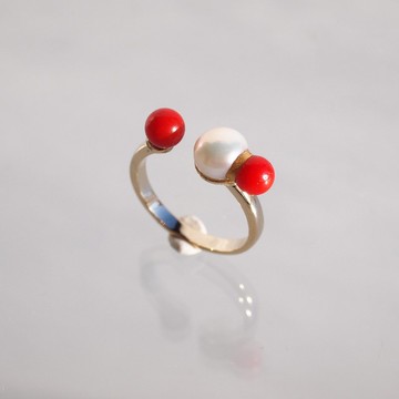 日本製 珍珠與紅色漿果開放式戒指 淡水珍珠與珊瑚金繼戒指 自由尺寸 8號起