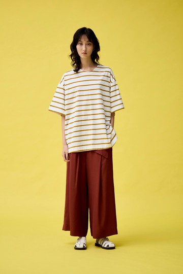 大圖章五分袖上衣