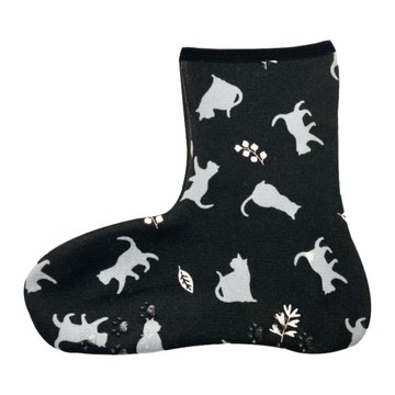 日本 Poka 保暖襪-黑底花園貓 短襪 裏起毛 襪套 室內拖鞋 防滑鞋底 襪子 地板襪【南風百貨】