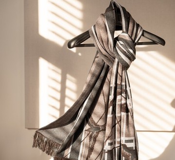 【歸燕】復古提花/諾羊毛流蘇圍巾