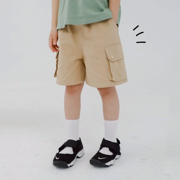 QUEENSHOP_ S 童裝 素面雙大口袋工裝短褲 兩色售 M-XL 現+預 【04130291】