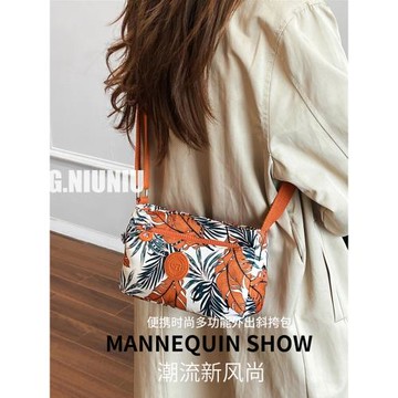 外出質感輕便小包包2026新款女通勤斜挎包尼龍帆布休閑單肩小方包