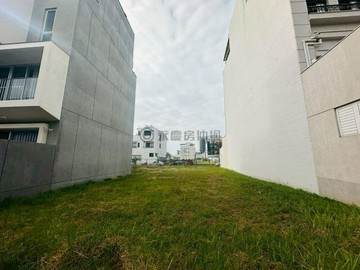 ★岡山忠誠區稀有面公園雙面臨路大地坪精品建地★｜高雄市岡山區忠誠段