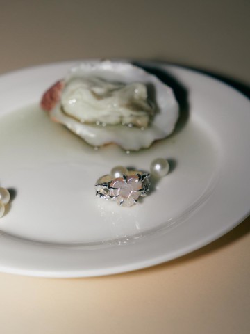 clasp pearl ring