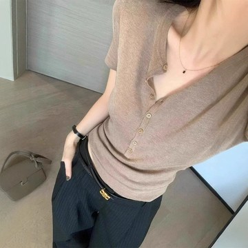 【米婭~輕奢 1-5天出貨】日韓代購 高級老錢風 短袖針織衫女 修身正肩上衣 2026夏 卡其色 v領t恤 冰絲內搭