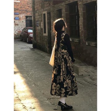 法式套裝女復古印花背帶連衣裙春季2025新款內搭木耳邊襯衫兩件套
