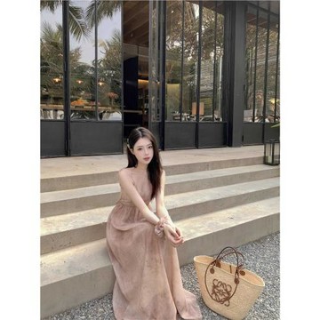 法式V領吊帶連衣裙女2026年夏季露背森系超仙粉色海邊度假長裙子
