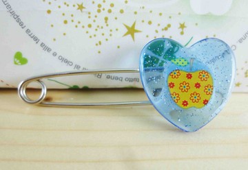 【震撼精品百貨】Hello Kitty 凱蒂貓 KITTY安全別針-心造型-蘋果-藍色 震撼日式精品百貨