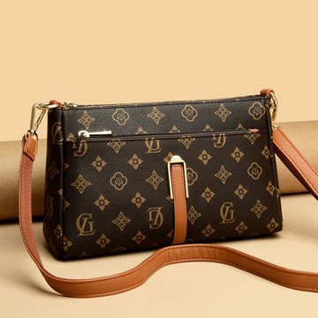 高級感輕奢印花單肩斜挎休閑小包女包2024新款中年媽媽軟皮大氣潮