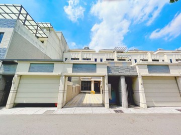 仁武河堤第一排~大地坪雙車別墅｜高雄市仁武區名湖街