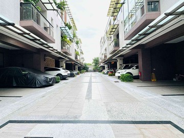 小港大坪頂公園面寬電梯雙車墅｜高雄市小港區高坪二十三路