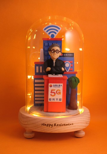 榮休記念小禮品,可客製名字.提供相片客製人物造型(各行各業)