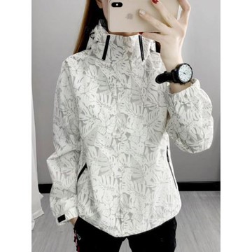 沖鋒衣女春秋薄款2023新款楓葉印花防風防水透氣大碼徒步登山外套