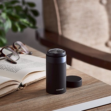 【日本小泉KOIZUMI】紀念日 禮物精選-日本型男御用 質感時尚 USB充電式 旅行 迷你隨身電動刮鬍刀(附清潔刷+USB線)KMC-0721H