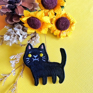 刺繡別針 繡布燙 -魔法黑喵