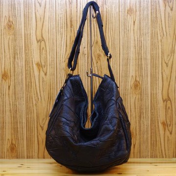 2022新款質感大容量柔軟羊皮包單肩包百搭斜挎布丁包簡約真皮女包