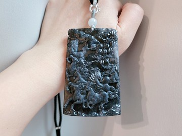 【純翠】天然翡翠 冰透黑烏雞雙拋美八駿圖項鍊 送禮首選