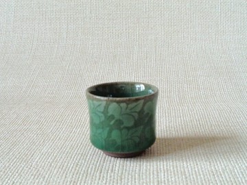 青磁葉紋酒器 b