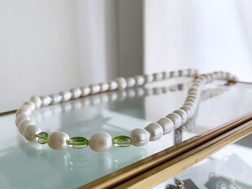 [六月 / 八月生日石] 橄欖石和淡水珍珠項鍊，排斥負片