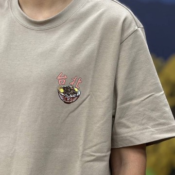 【NBA Store限定發售】NBA 在地ICON 短袖上衣 滷肉飯 奶茶