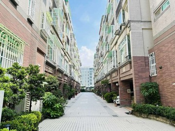 捷運、公園都在生活圈｜莒光前後臨路五房車墅｜高雄市楠梓區榮新街