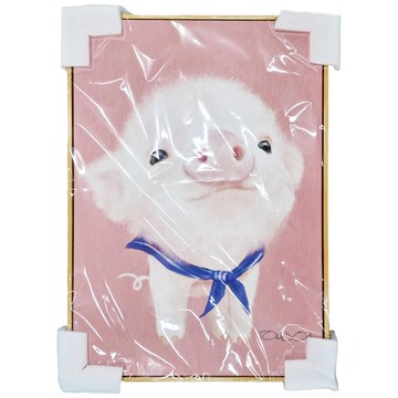 撒嬌豬 粉色小豬動物掛畫 藍色領結  59.4 x 42cm  木色