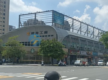 文山特區澄清路上星巴克｜高雄市三民區文衡路