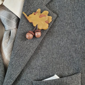 男士翻領別針皮革橡子，送給他的禮物皮革胸花