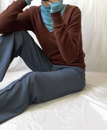 焦糖棕85%喀什米爾山羊絨合身V領毛衣