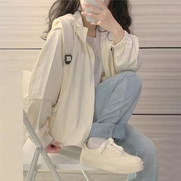 夏季防嗮長袖外套女甜美通勤風透氣開衫米杏色寬松百搭連帽上衣服