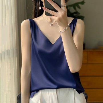 📣爆款推薦📣吊帶背心女內搭小V領無袖上衣仿桑蠶絲美背西裝打底緞麵小可愛 內搭背心 大碼女裝 氣質上衣 0SJ1