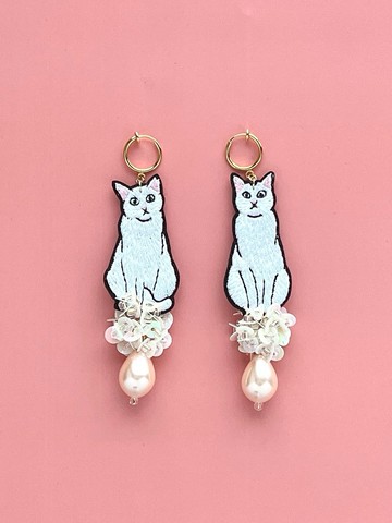 親密貓咪「まげ」與「きく」的耳飾