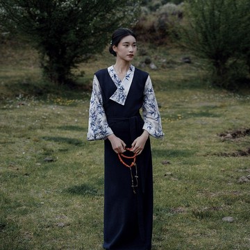 新中式交領長裙 / 藏青墨竹洋裝 / 藏風連衣裙