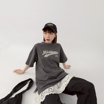 QUEENSHOP_ S 女裝 短袖 美式1855刺繡字短袖上衣 兩色售 現+預 【01190196】