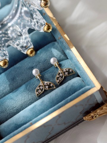 韓國人魚姬鋯石耳環女新款潮后掛式魚尾耳釘珍珠一款兩戴銀針1入